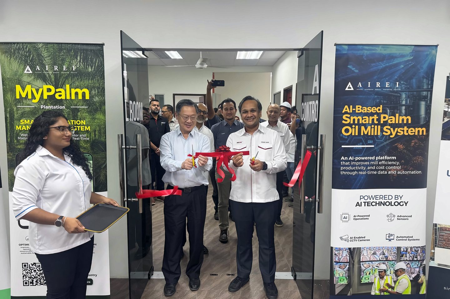 Ribbon-cutting at the Perak Motor smart mill launch